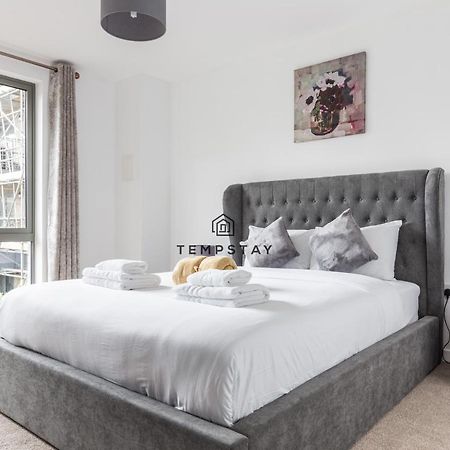 Modern Private Apartment -Balcony-Tube Station Londen Buitenkant foto