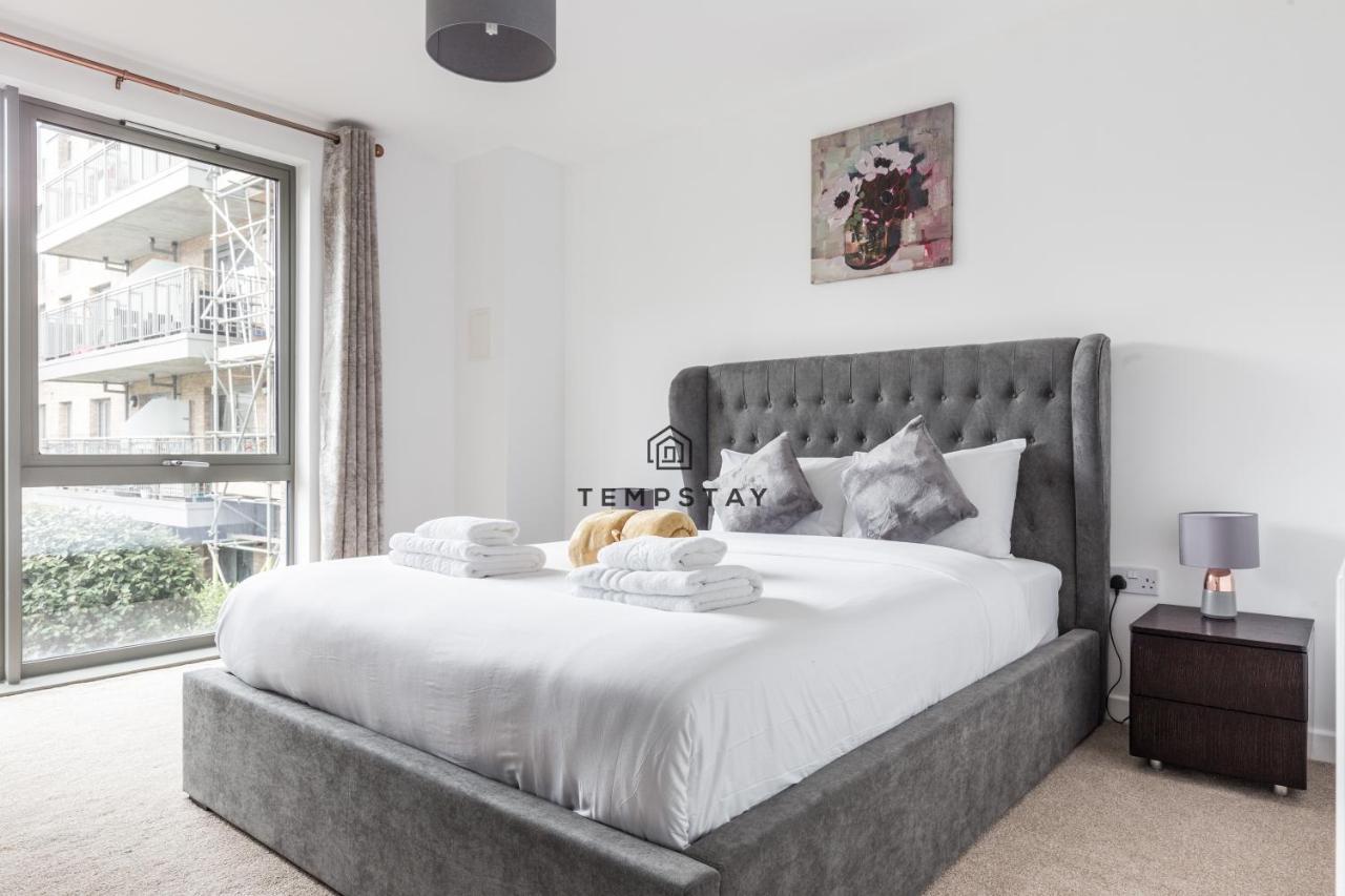 Modern Private Apartment -Balcony-Tube Station Londen Buitenkant foto
