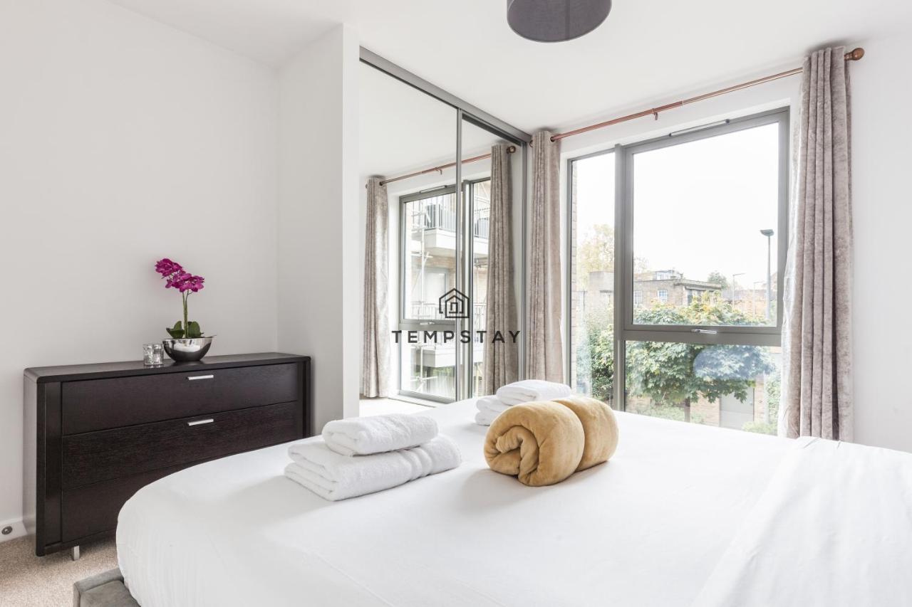 Modern Private Apartment -Balcony-Tube Station Londen Buitenkant foto